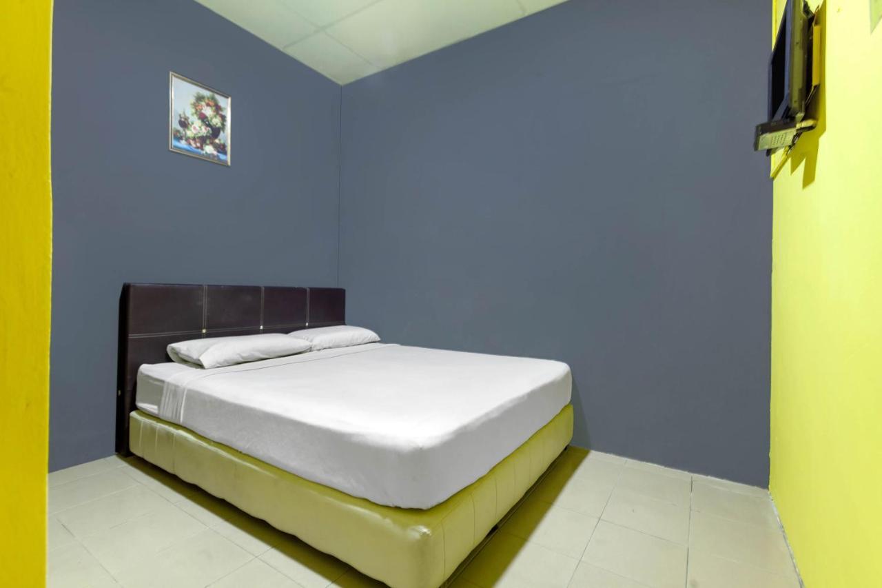 Spot On 89644 Retto Hotel Skudai Exterior foto