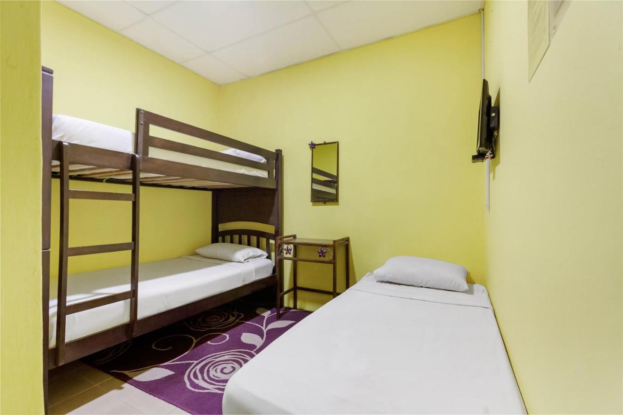 Spot On 89644 Retto Hotel Skudai Exterior foto